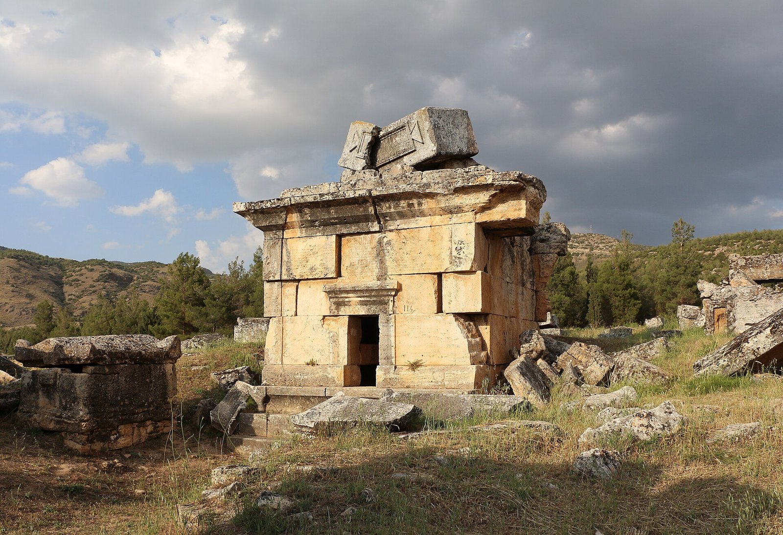 Hierapolis və Pamukkale: qədim şəhər və Kleopatra hovuzu