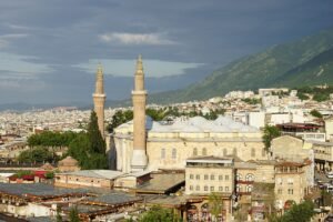 الجامع الكبير في بورصة: قبابه العشرون وفنون الخط العربي