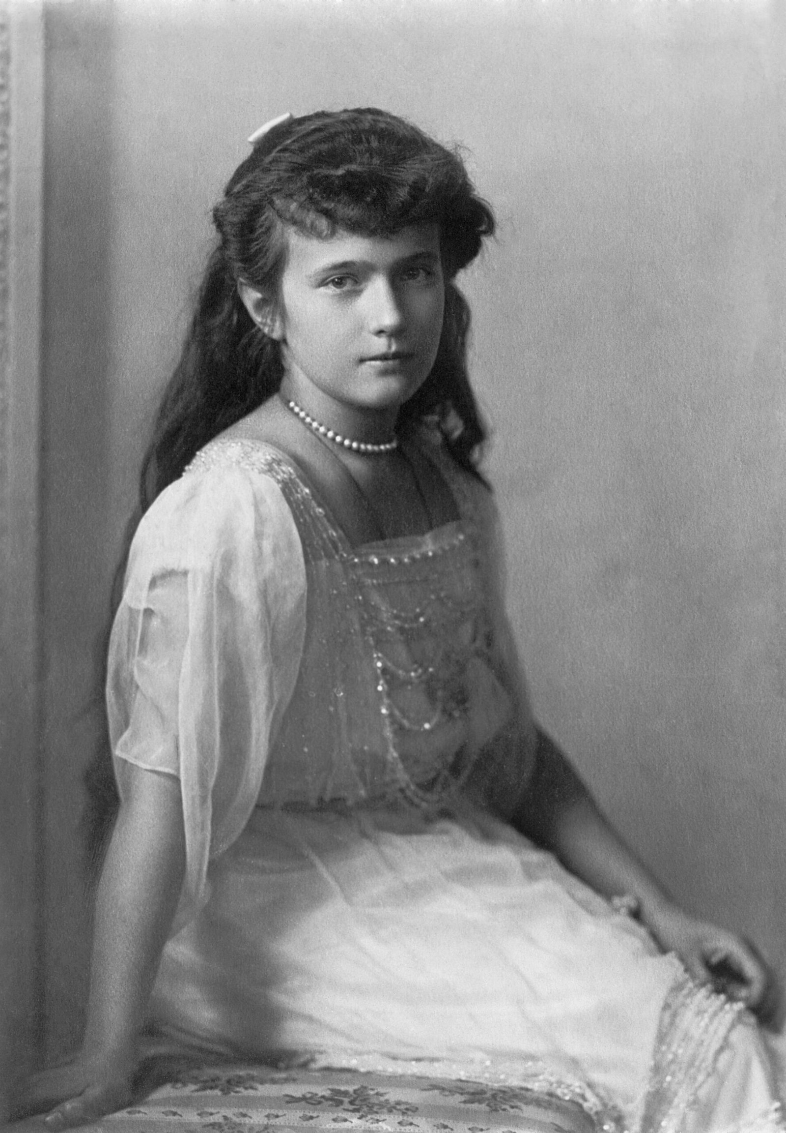 Did Anastasia Romanov Survive? The Tsar’s Daughter and the DNA