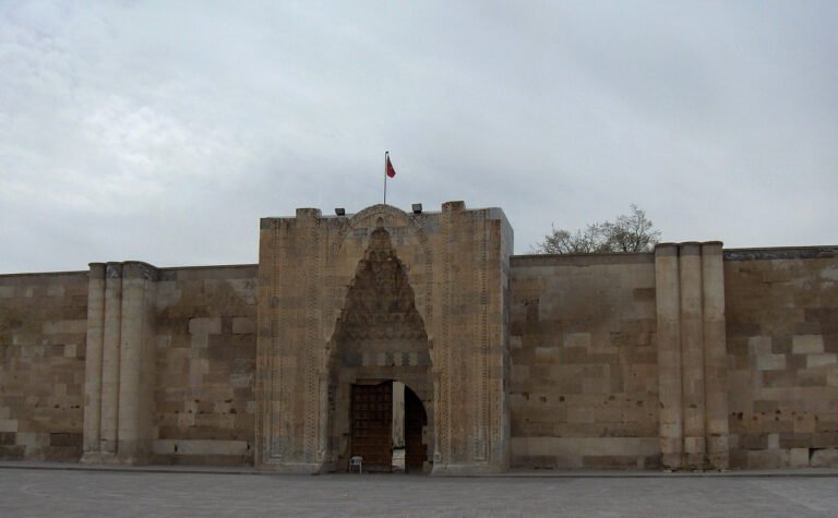 خانات السلاجقة: فنادق طريق الحرير كل 40 كيلومترًا