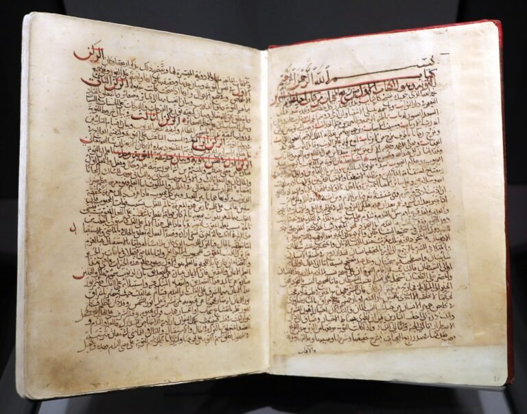 من هو أبو حامد الغزالي؟ أبرز مؤلفاته وجداله مع الفلاسفة