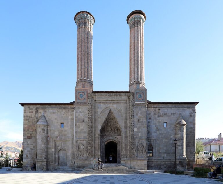 Çifte Minareli Medrese: Erzurum’daki İki Minarenin İzinde