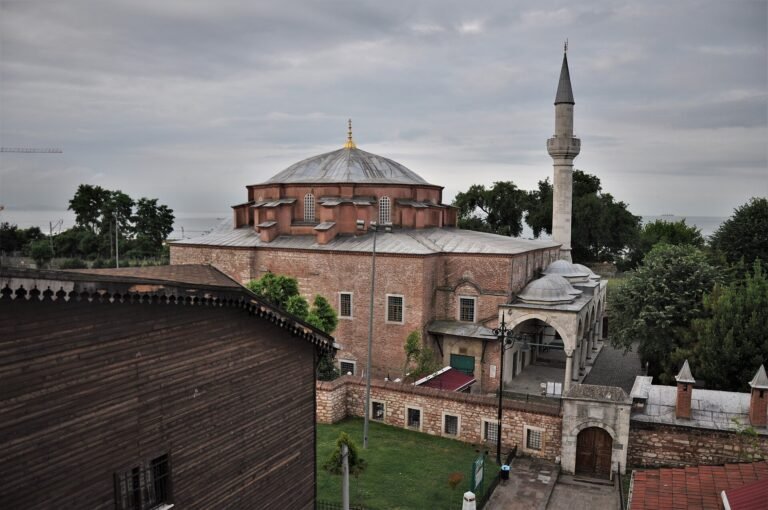 Küçük Ayasofya: Bizans Kilisesinden Osmanlı Camisine
